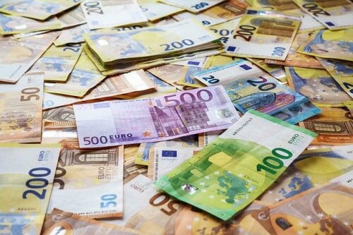 In a significant move to enhance financial oversight, the European Union has announced the creation of a new anti-money laundering agency set to be based in Frankfurt.

Read More:(https://theleadersglobe.com/money/eu-establishes-new-anti-money-laundering-agency-in-frankfurt/)