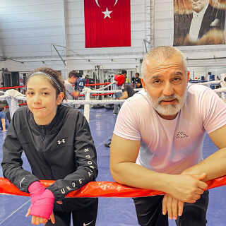 hulya-duru-gunduz-boxing-with-boxing-coach