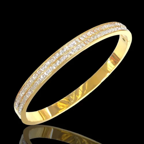 18k Gold Filled Stainless Steel Paris Chic Bangle

Diameter: 60mm

Color: Gold

Material: 316L Stainless Steel, Cubic Zirconia

---------------------------------

💦  Sweat & Water Resistant

🚫  Nickel Free

🧸 Hypoallergenic

⭐ Oro Laminado

✨ Ultra Long Lasting

$8.93

Buy now: https://kuania.com/products/ols-0075